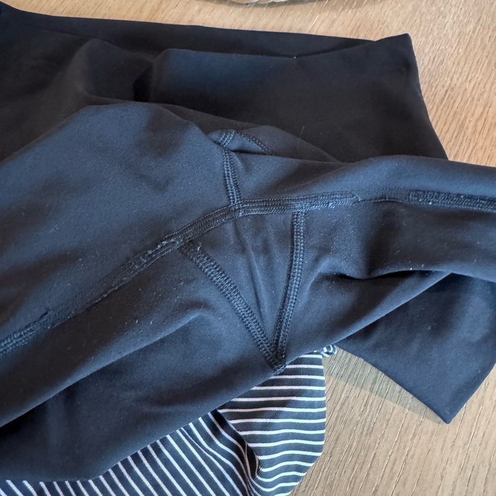 2 Lululemon High-Rise Leggings. 1 striped and 1 black - Picture 4 of 4